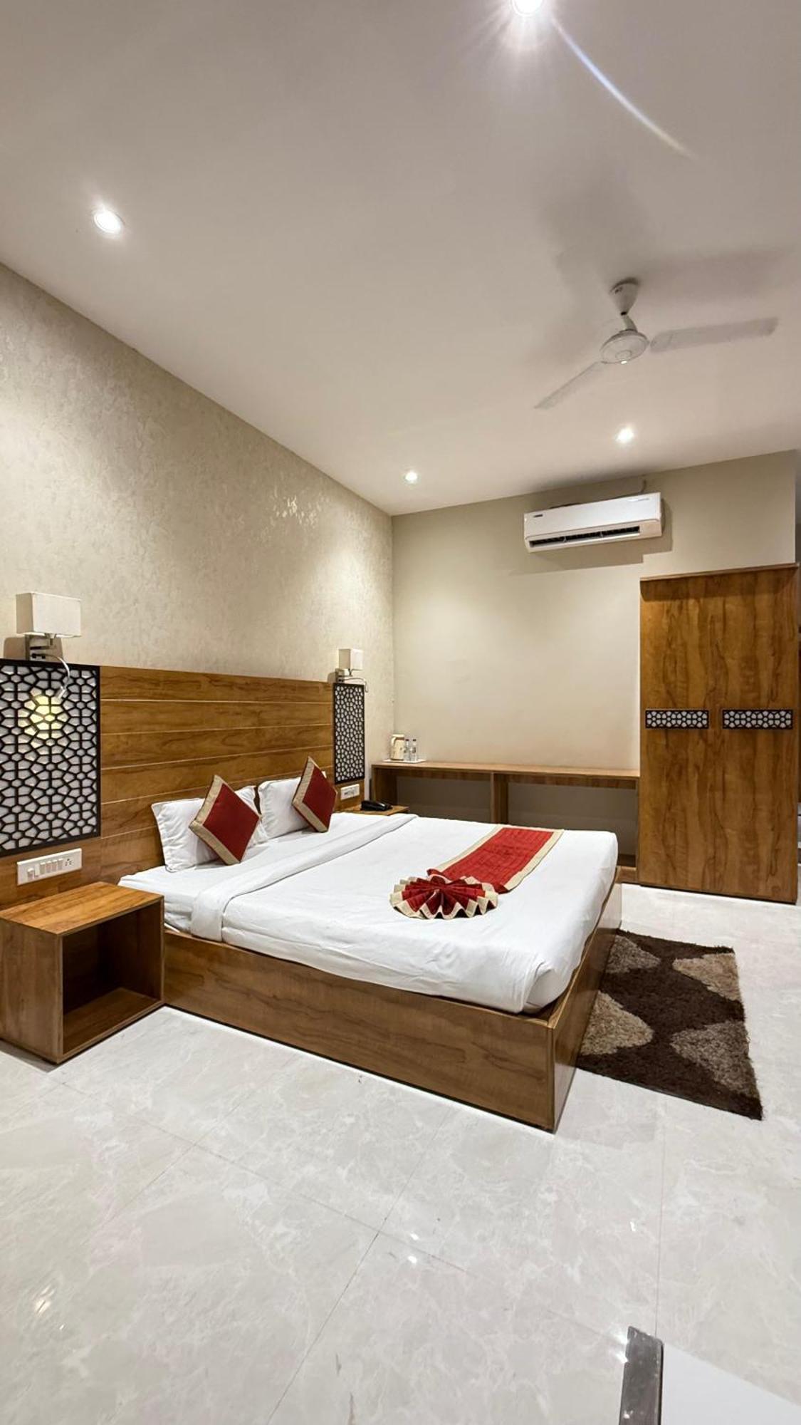 Hotel Emperor Paradise Bilaspur  Exterior photo